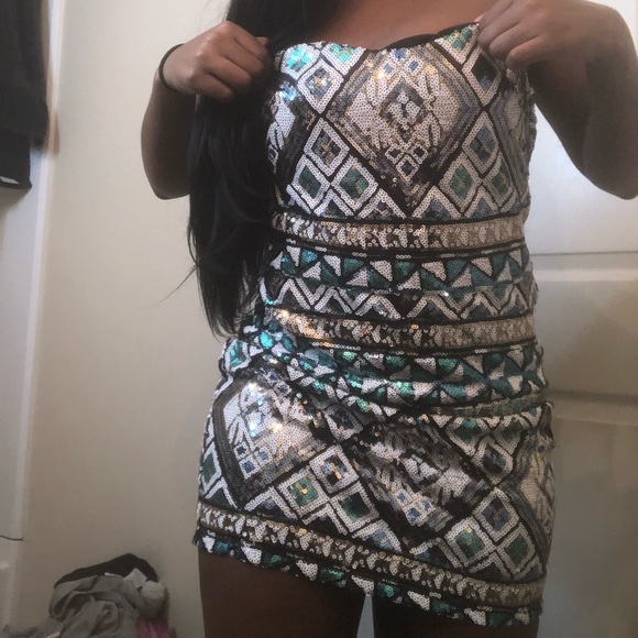 Sequence mini dress - Picture 2 of 3